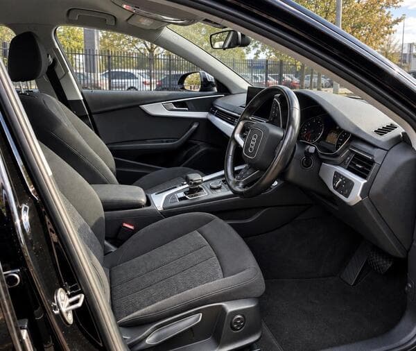 2019 Audi A4, photo 4 of 7
